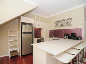 Modern Conveniently Located Across From the Main Street, Huskisson
